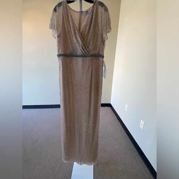 Mac Duggal NWT Beaded Butterfly Sleeve Column Gown in Nude Silver Sz 14 - Picture 11 of 12